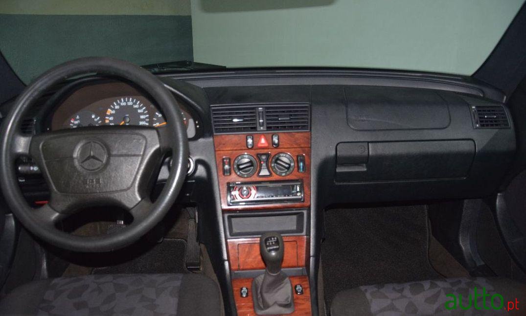 1998' Mercedes-Benz C-220 Diesel photo #2