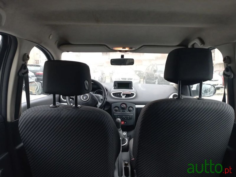 2010' Renault Clio photo #1