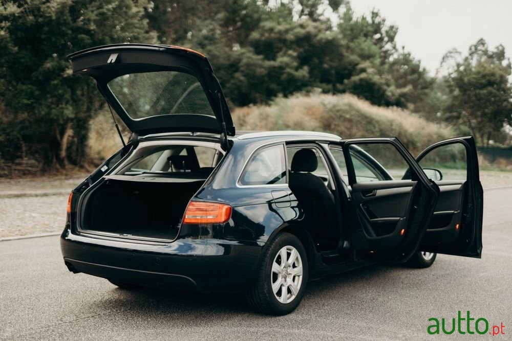 2010' Audi A4 Avant photo #3