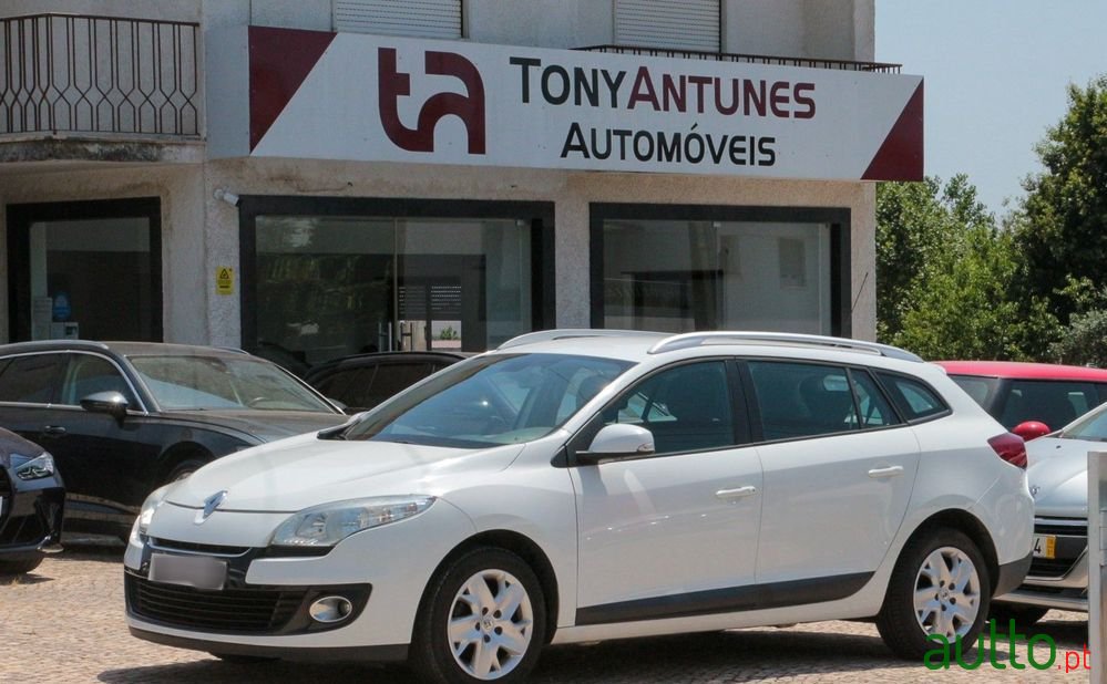 2013' Renault Megane Sport Tourer photo #1