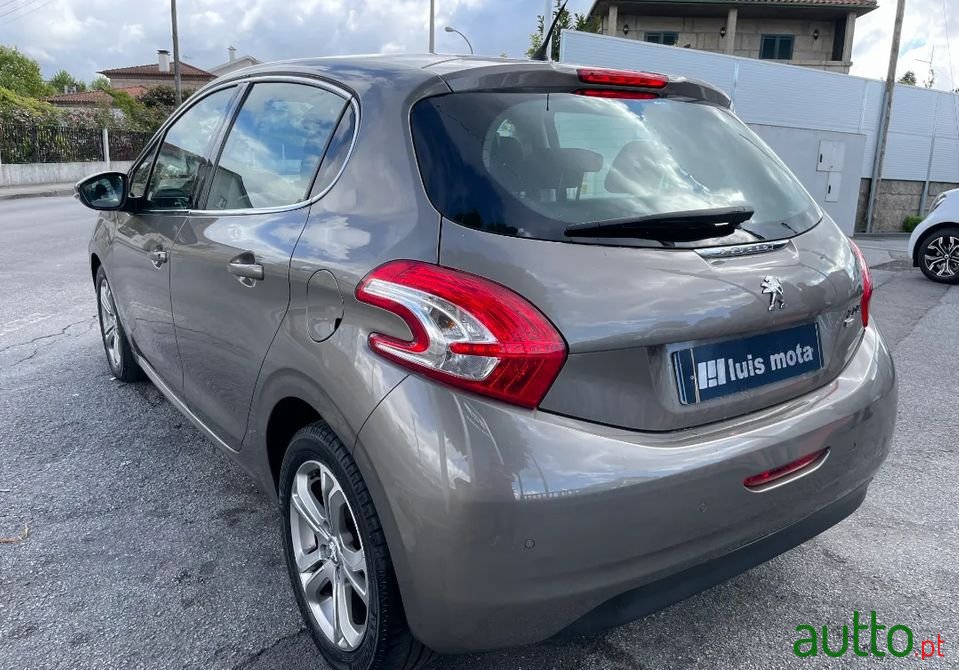 2013' Peugeot 208 photo #5