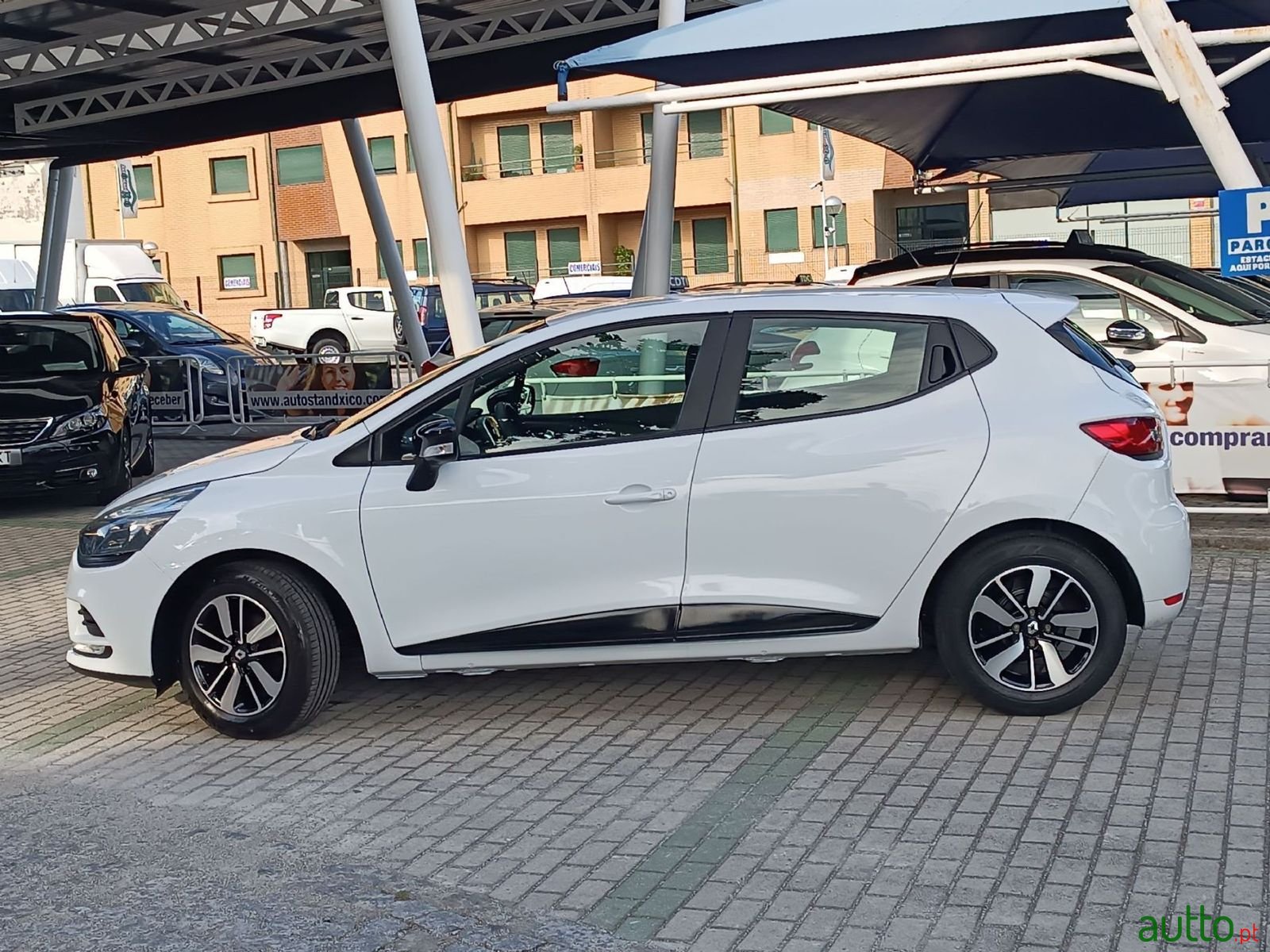 2019' Renault Clio photo #2