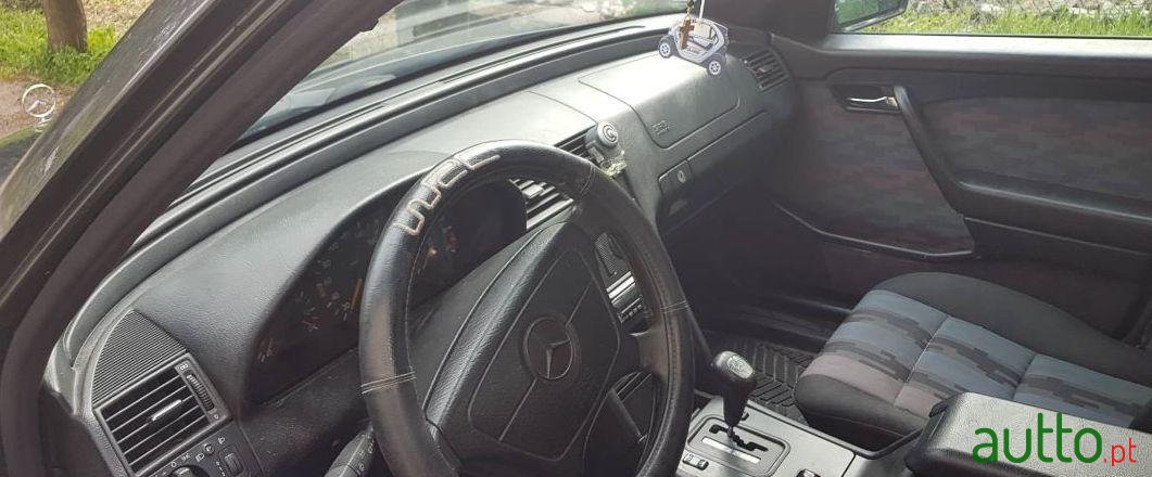 1994' Mercedes-Benz C-220 photo #1