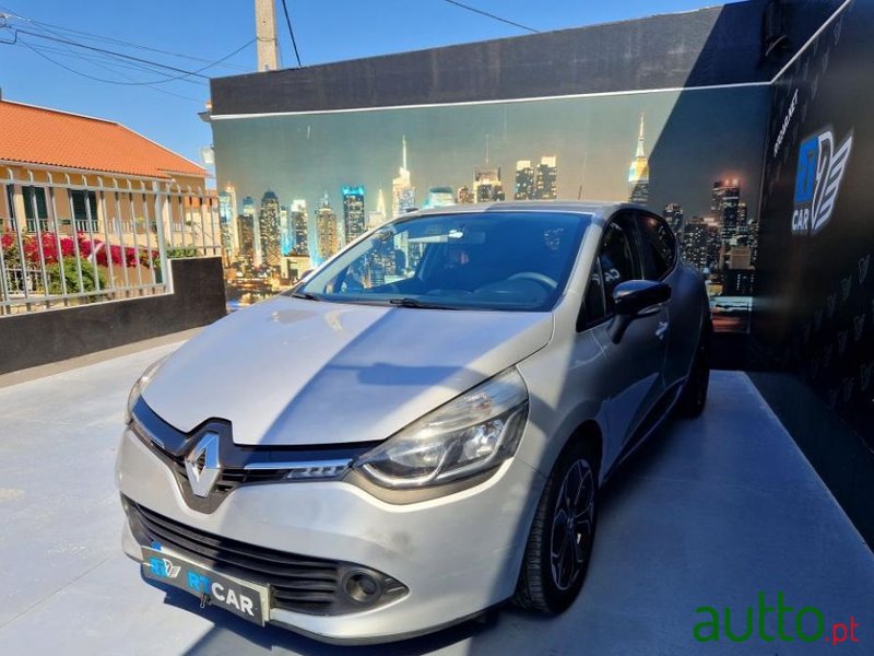 2014' Renault Clio photo #3