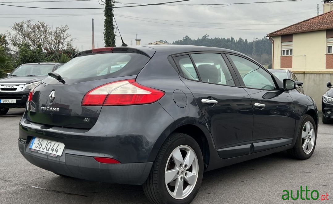 2010' Renault Megane photo #4
