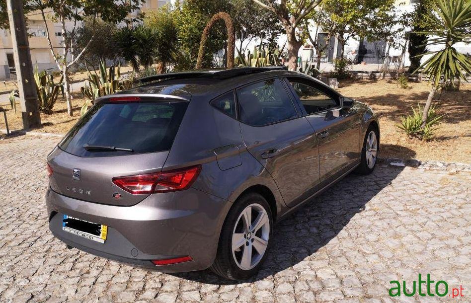 2015' SEAT Leon photo #2