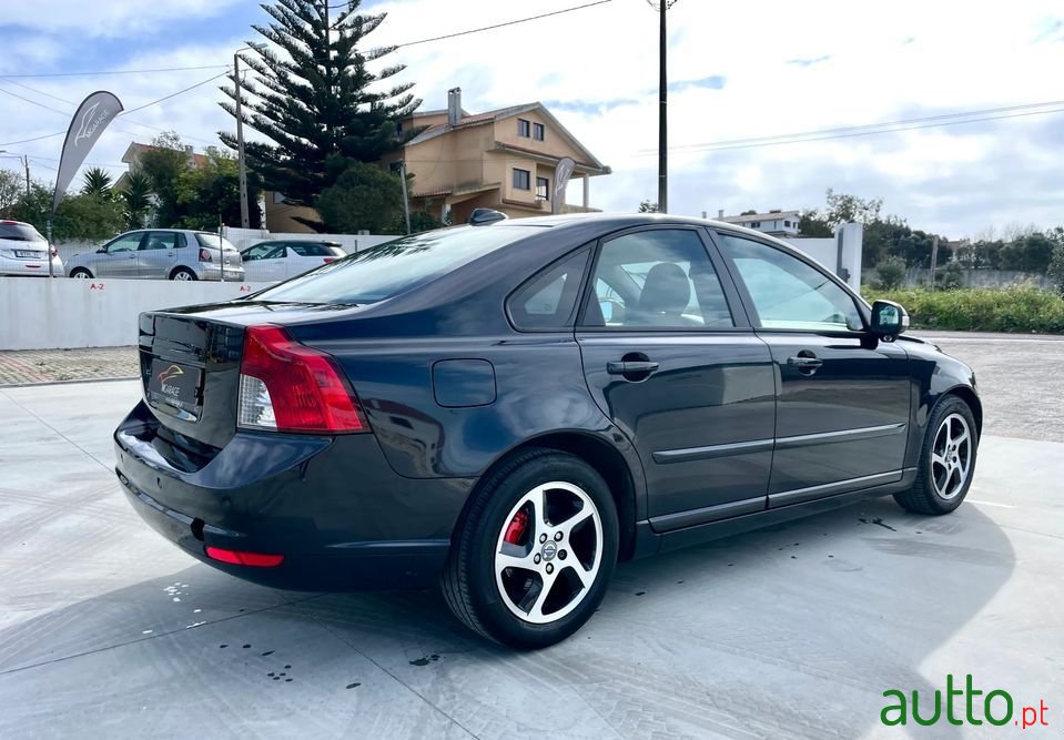 2011' Volvo S40 photo #5