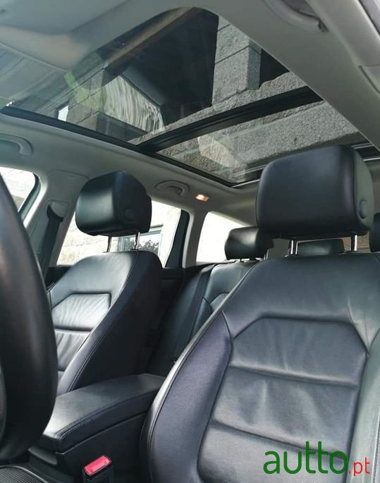 2012' Volkswagen Passat Variant photo #6