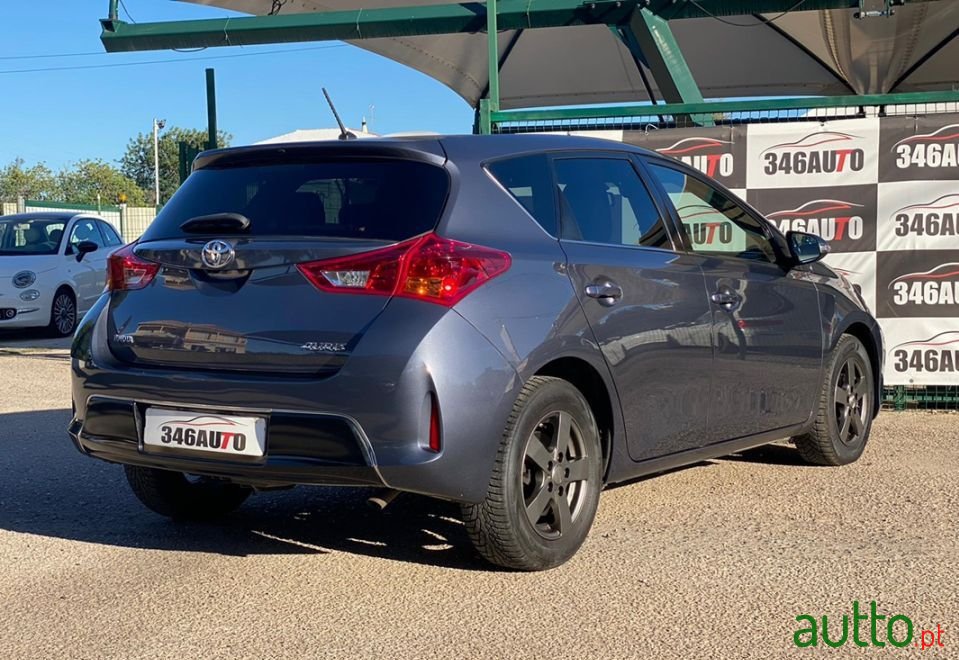 2015' Toyota Auris photo #6