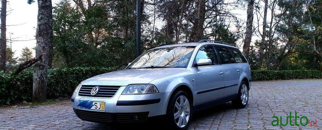 2001' Volkswagen Passat Variant photo #3