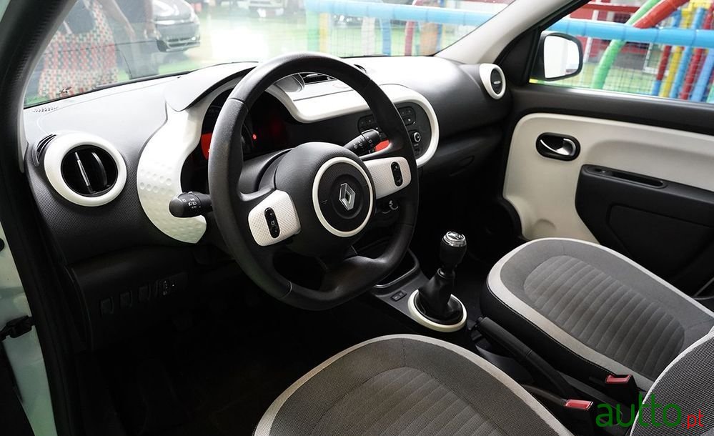 2020' Renault Twingo 1.0 Sce Zen photo #5