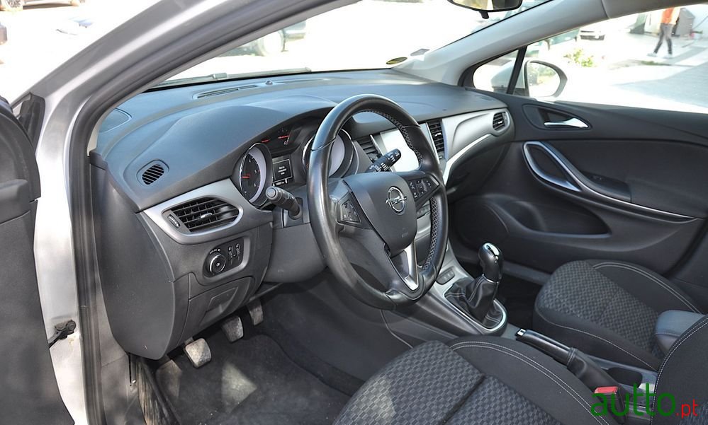 2017' Opel Astra Sports Tourer photo #5