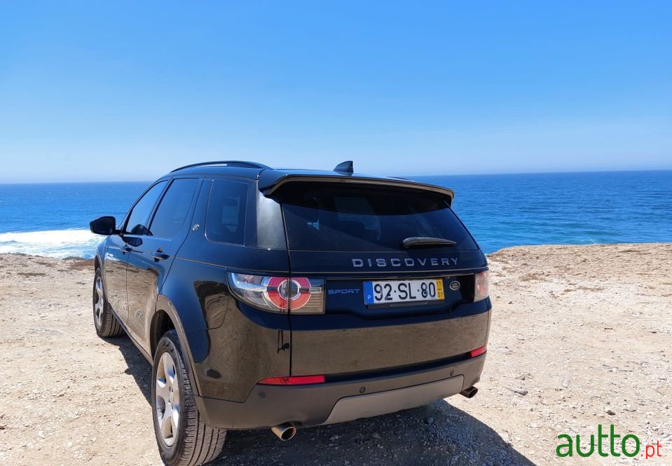 2017' Land Rover Discovery Sport photo #3
