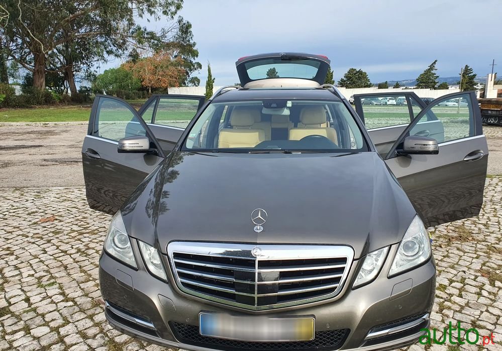 2012' Mercedes-Benz E 220 photo #6
