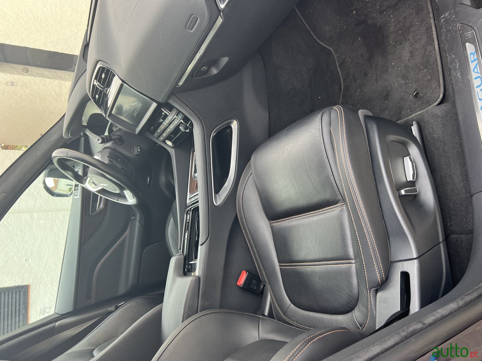 2018' Jaguar F-Pace Prestige photo #7