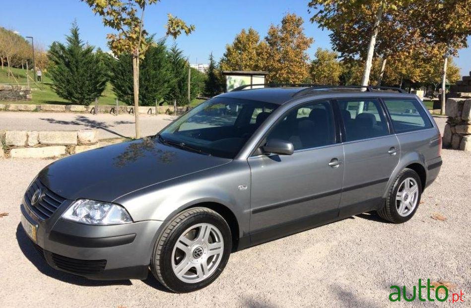 2003' Volkswagen Passat Variant photo #2