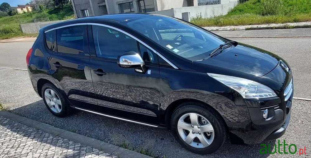 2013' Peugeot 3008 2.0 Hdi Hybrid4 90G photo #2