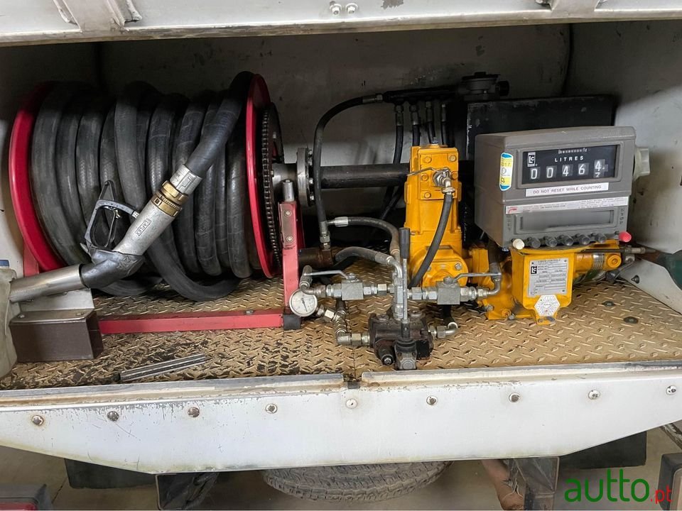 2004' Toyota Dyna photo #4