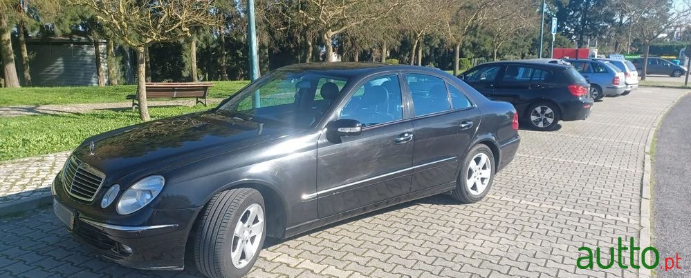 2005' Mercedes-Benz E 220 photo #1