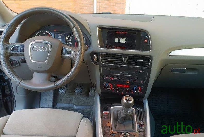 2009' Audi Q5 Quattro photo #3