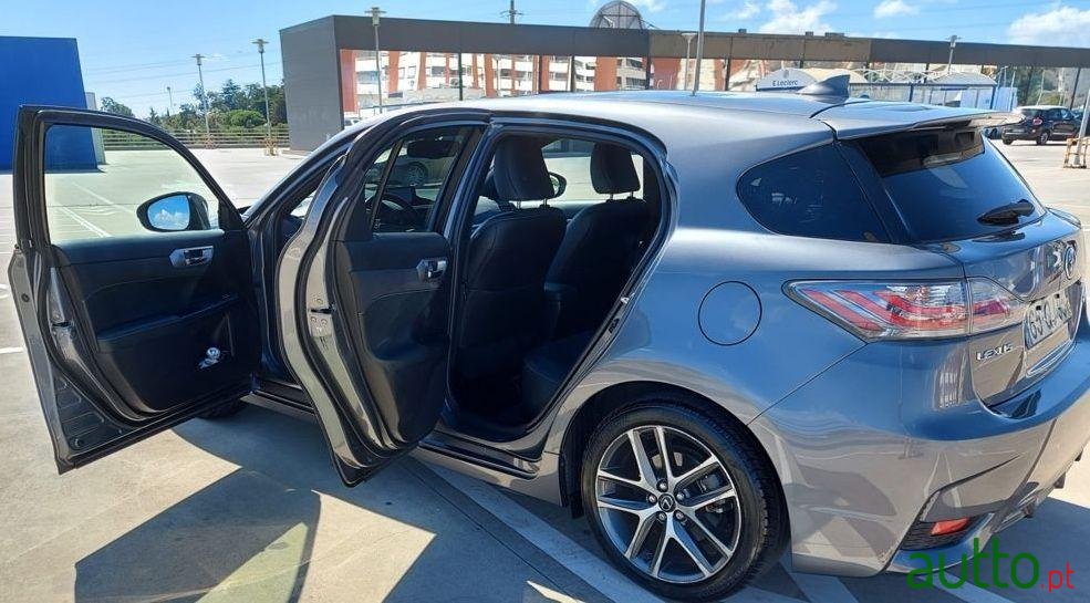 2015' Lexus Ct-200H Ver-F-Sport photo #2