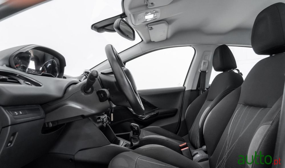 2014' Peugeot 208 1.2 Puretech photo #5