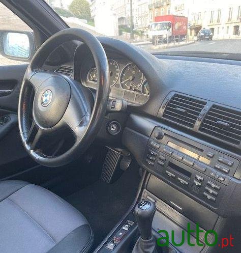 2004' BMW 320 Touring photo #4