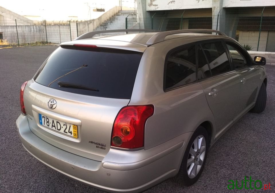 2005' Toyota Avensis Sw photo #5