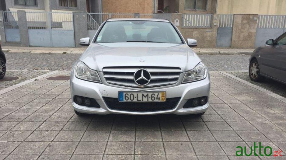 2011' Mercedes-Benz C-220 Cdi Classic Be Aut. photo #2
