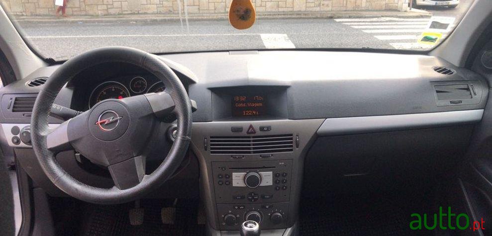 2006' Opel Astra photo #2