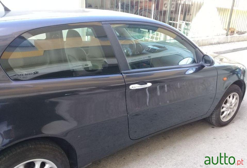 2002' Alfa Romeo 147 T.Spark photo #4