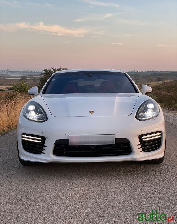 2015' Porsche Panamera Turbo S photo #1