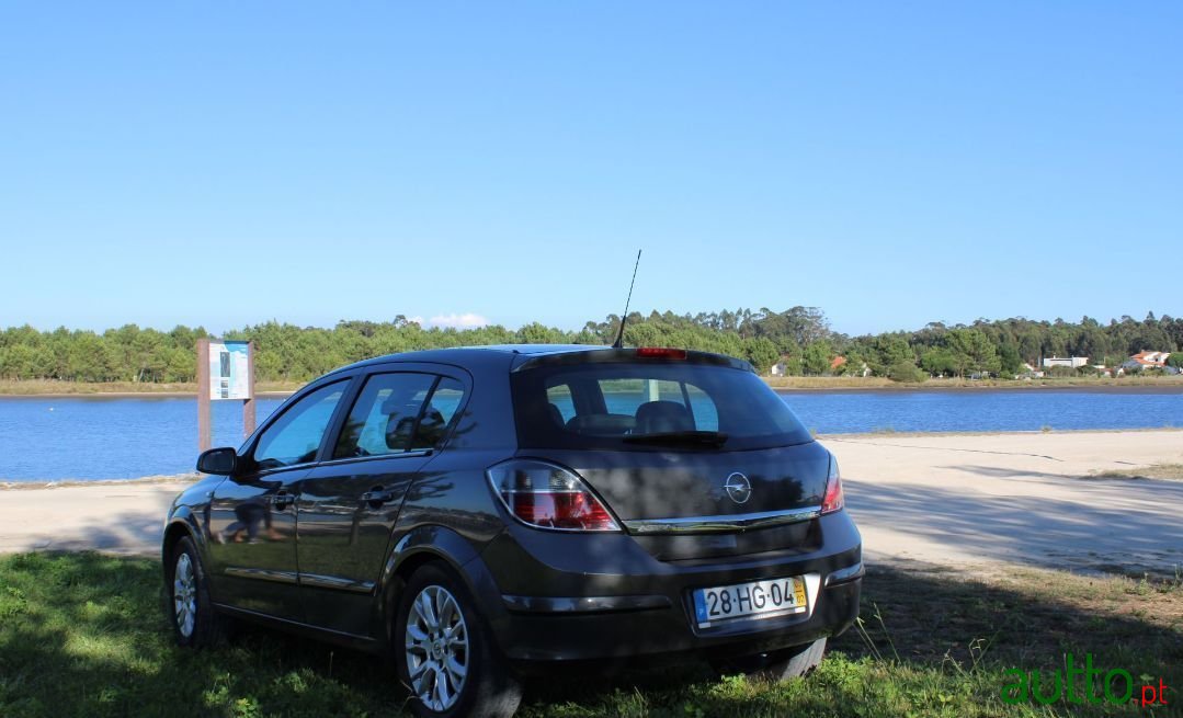 2009' Opel Astra photo #3