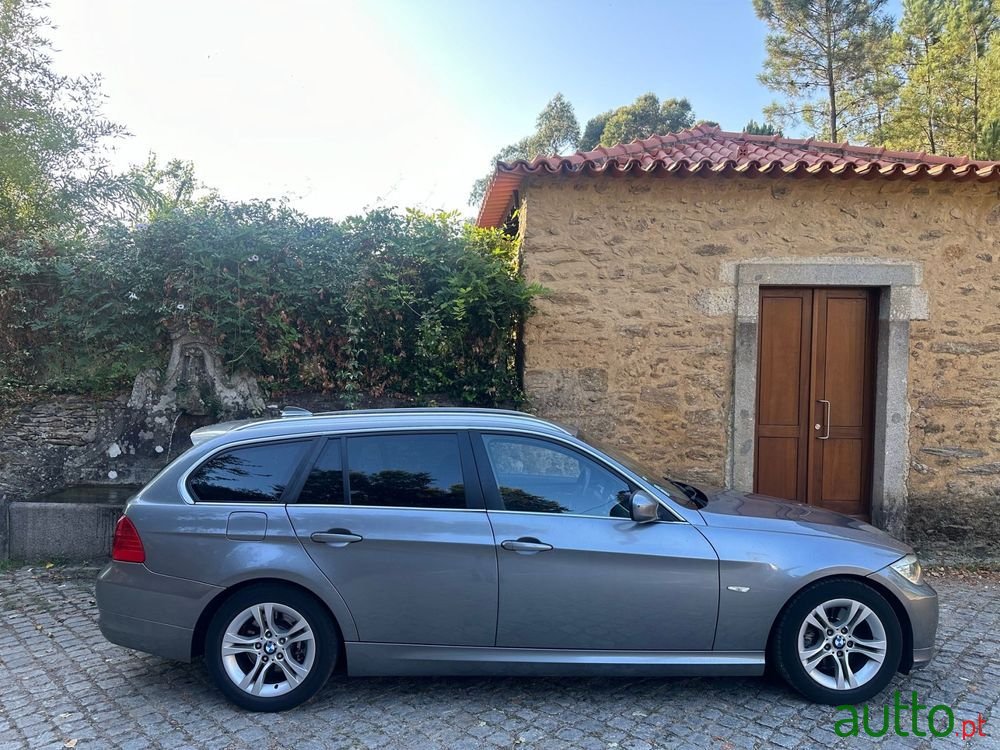 2011' BMW Série 3 D Touring Navigation photo #5