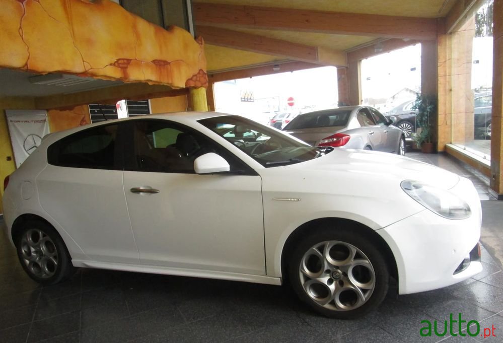 2019' Alfa Romeo Giulietta photo #4