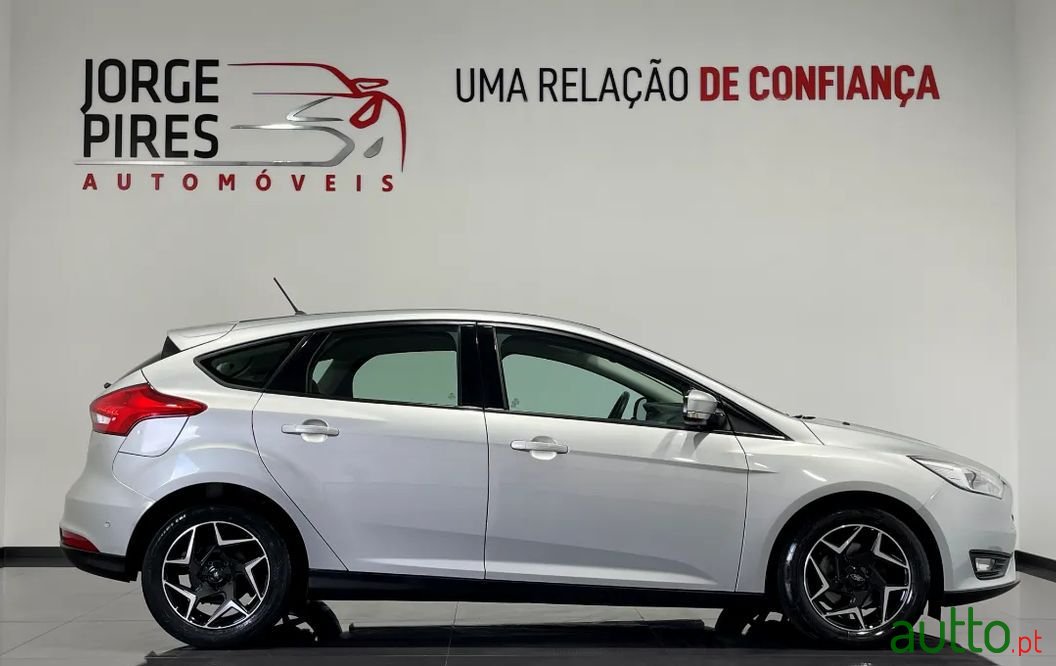 2017' Ford Focus photo #3