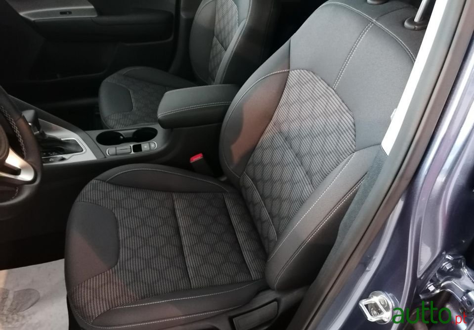 2021' Kia Niro photo #4