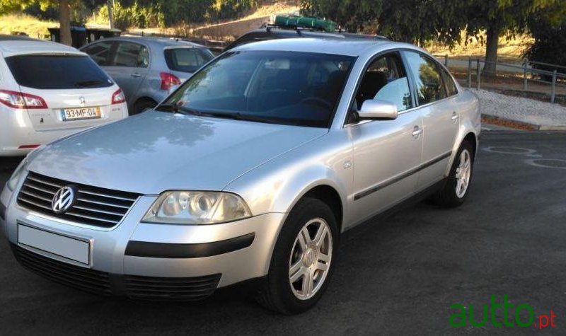 2002' Volkswagen Passat photo #1