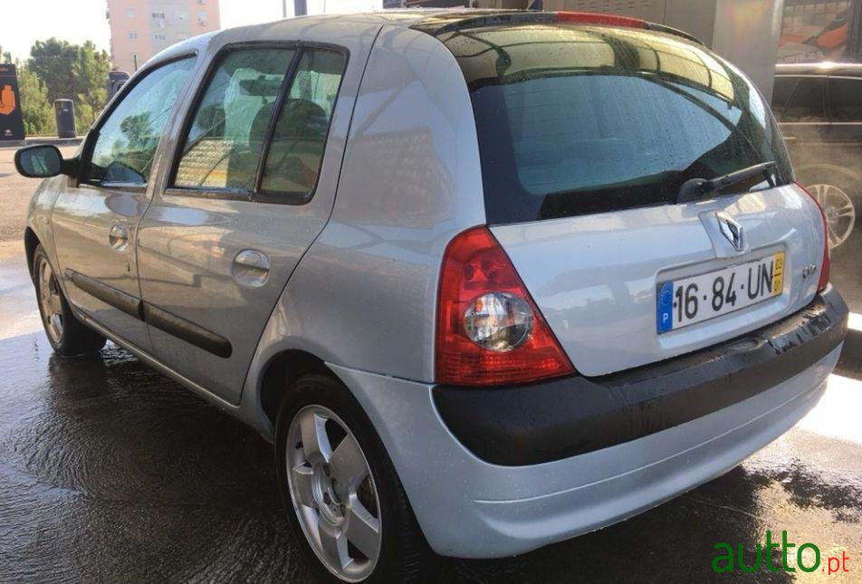 2003' Renault Clio 1.4 Ac photo #2