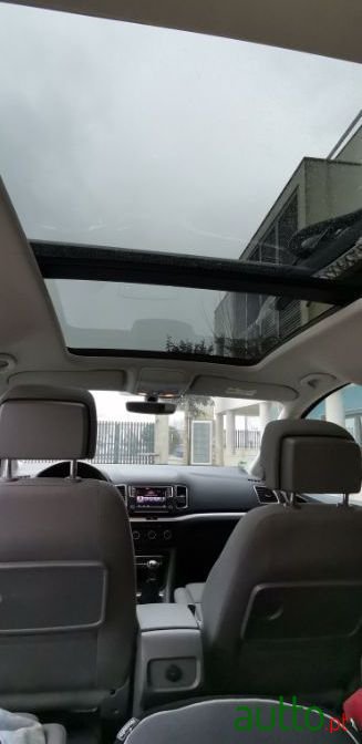 2016' Volkswagen Sharan photo #2