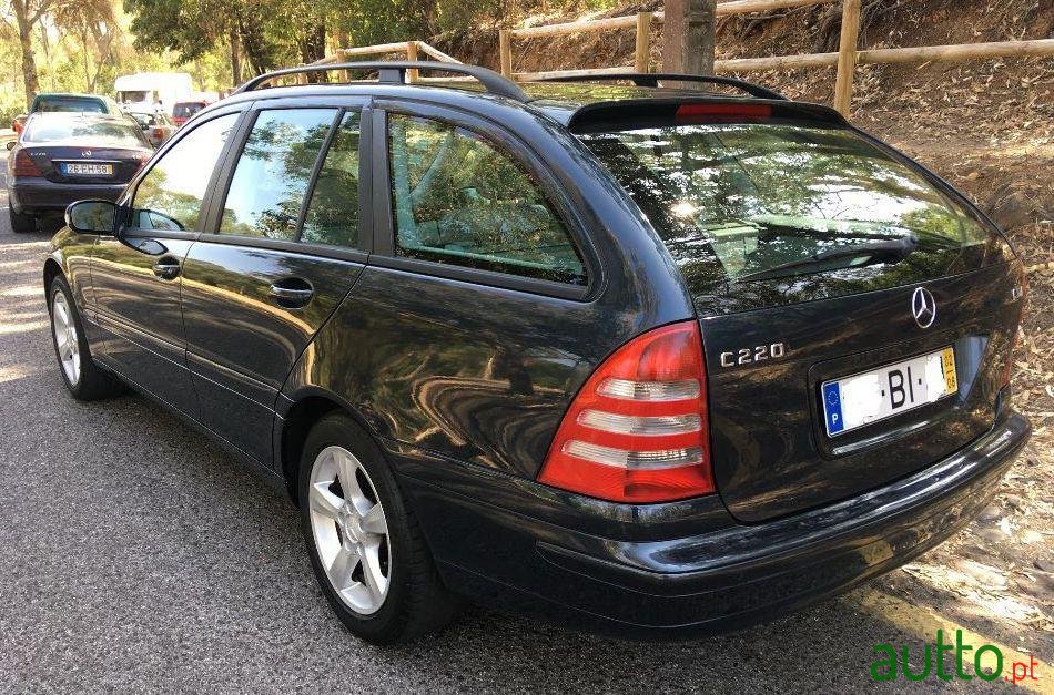 2002' Mercedes-Benz C-220 photo #2