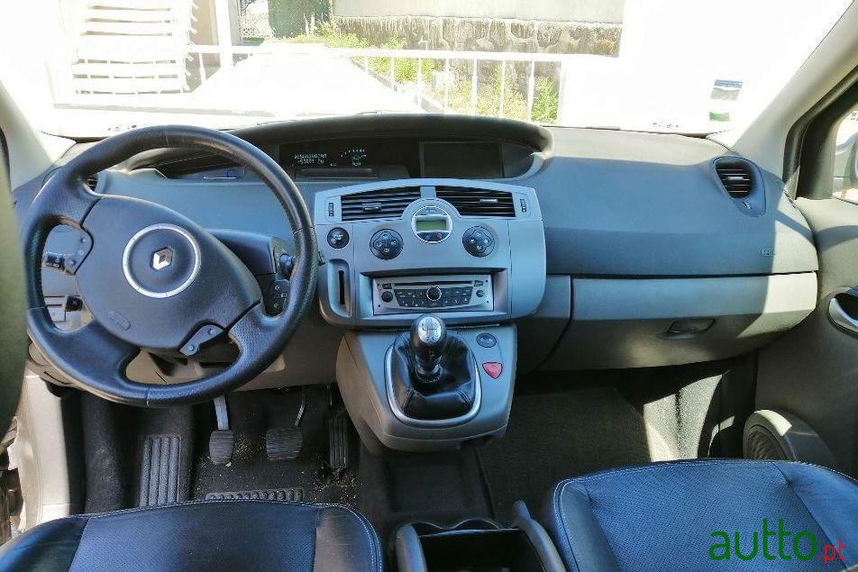 2008' Renault Grand Scenic photo #2