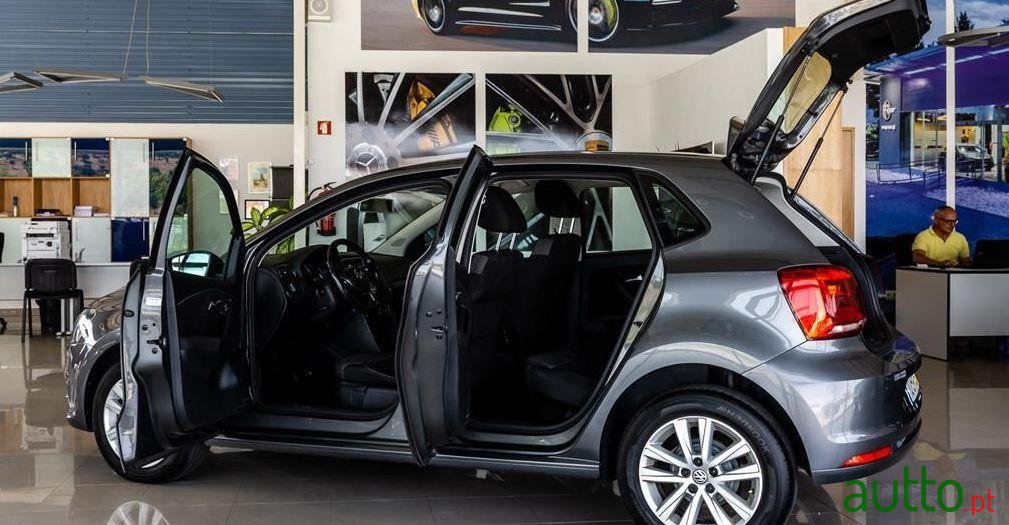 2017' Volkswagen Polo photo #4