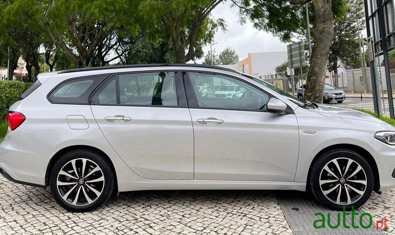 2017' Fiat Tipo Station Wagon photo #2