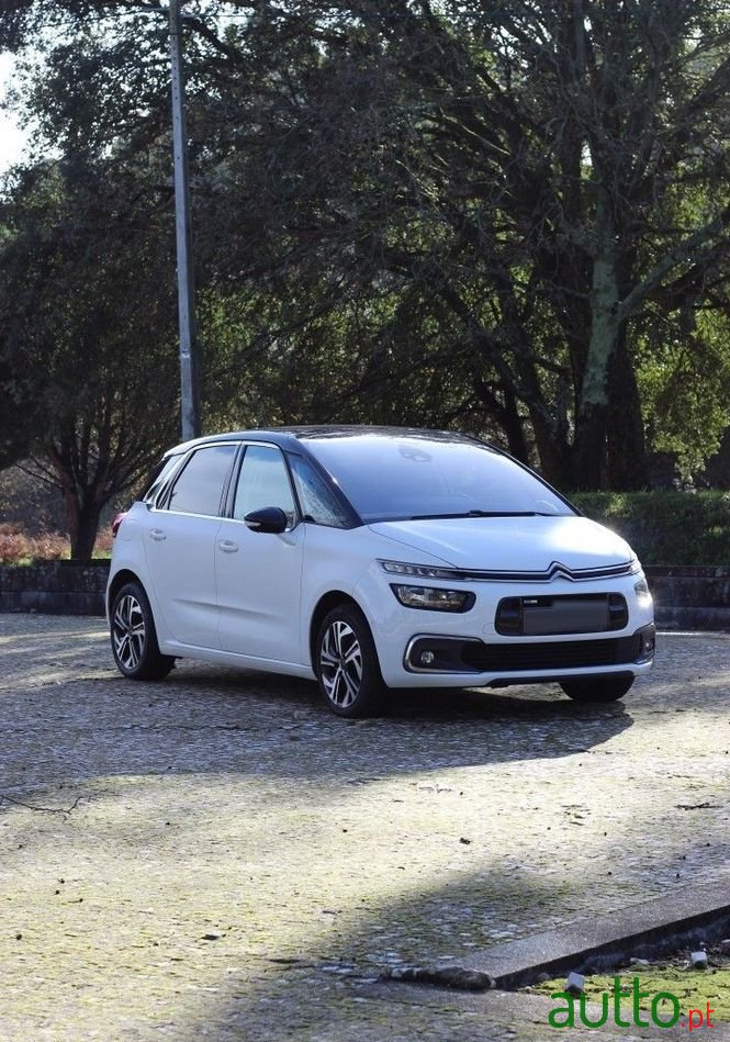 2017' Citroen C4 Picasso photo #4