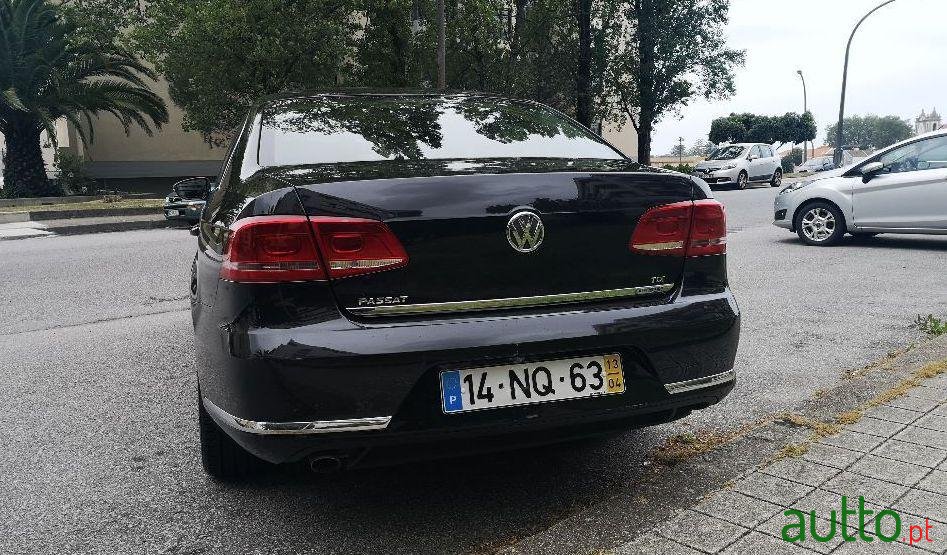 2013' Volkswagen Passat photo #2