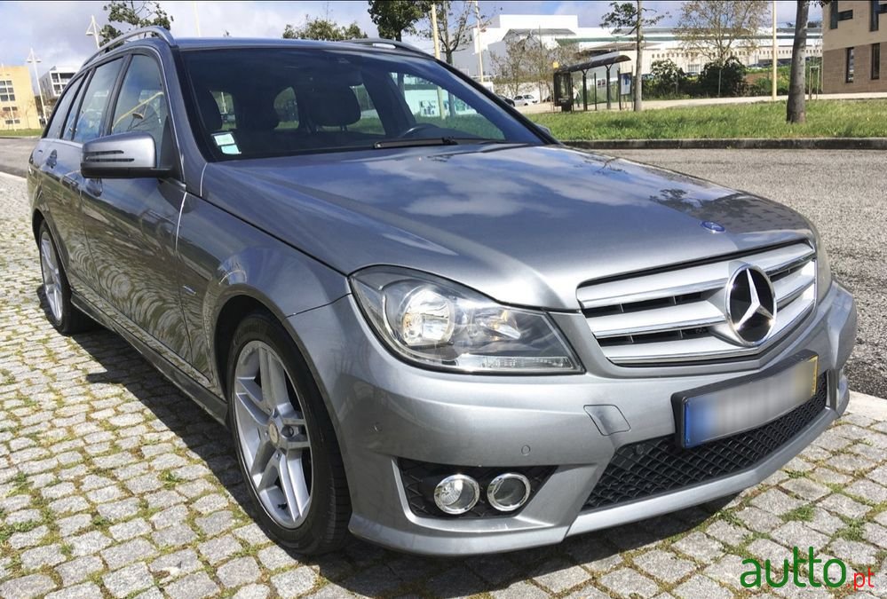 2011' Mercedes-Benz C 220 photo #3