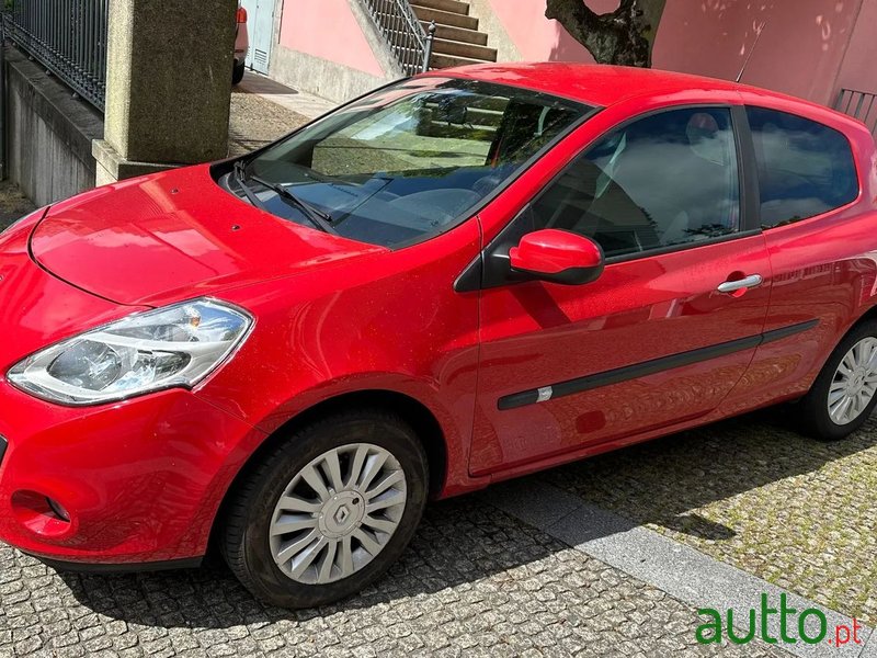 2010' Renault Clio photo #1