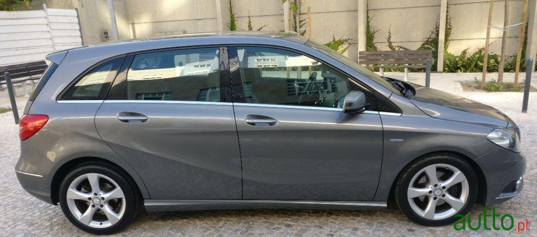 2011' Mercedes-Benz B-180 photo #4