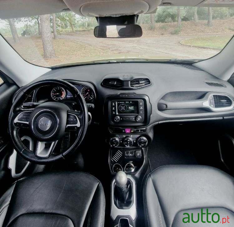 2015' Jeep Renegade photo #2